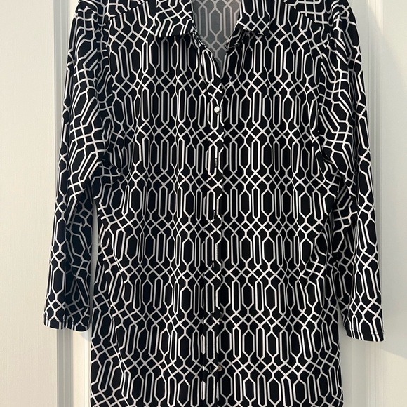 Black and white geometric blouse - Picture 3 of 4
